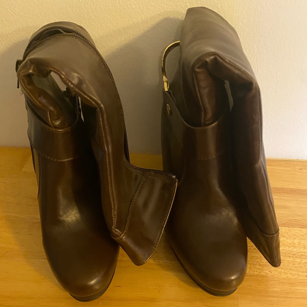 Jasmin boots.
